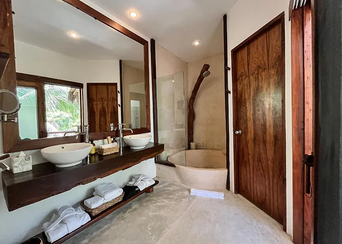 The Hotel 5*